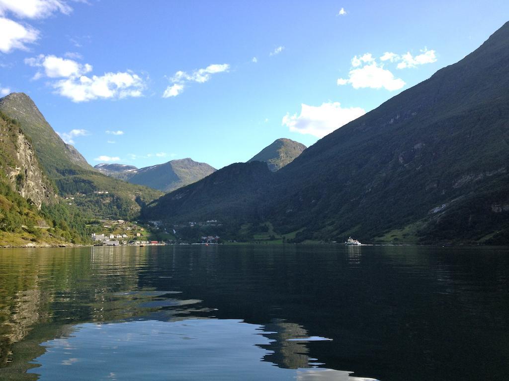 Fjorden Campinghytter Geiranger Bagian luar foto