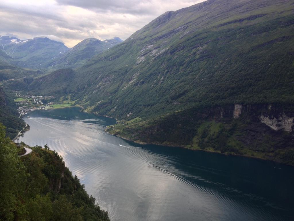 Fjorden Campinghytter Geiranger Bagian luar foto